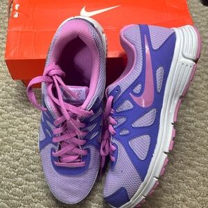 Nwt Nike revolution shoes sz 6,5y
